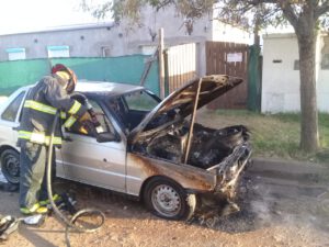 Incendio de automóvil en Tupac Amaru